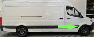 Mercedes-Benz Sprinter W907 W910 Listwa / Nakładka na błotnik przedni A9106908001