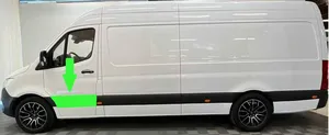 Mercedes-Benz Sprinter W907 W910 Listón embellecedor de la puerta delantera (moldura) A9106900200