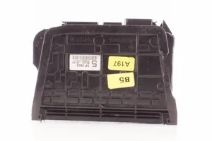 Lexus RX 330 - 350 - 400H Set scatola dei fusibili 8272048100