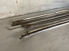 BMW 5 E28 Rivestimento modanatura del vetro della portiera anteriore 