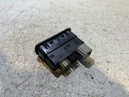 Dodge Challenger Connettore plug in USB 68294633AB