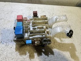 Toyota Yaris Module de fusibles 317119J07