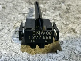 BMW 5 E28 Citu veidu vadības bloki / moduļi 1377658