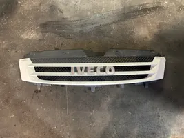 Iveco Daily 40.8 Etupuskurin ylempi jäähdytinsäleikkö 38028010105