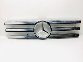 Mercedes-Benz G W461 463 Grotelės viršutinės A4638881215
