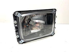 Mercedes-Benz 207 310 Lampa przednia A0008209661