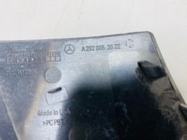 Mercedes-Benz GLE (W166 - C292) Tappo/coprigancio di traino anteriore A2928853622