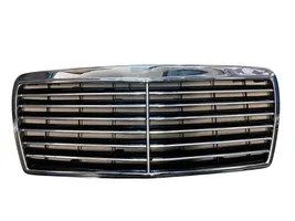 Mercedes-Benz E W124 Grotelės viršutinės GRILL