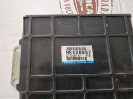 Mitsubishi Space Wagon Calculateur moteur ECU MR420857