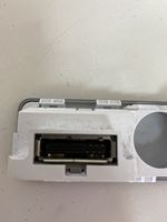 Land Rover Discovery 4 - LR4 USB-pistokeliitin 28339197