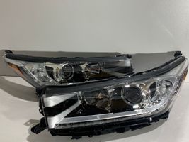 Toyota Highlander XU50 Priekinių žibintų komplektas 