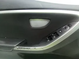 Hyundai i30 Rivestimento del pannello della portiera anteriore 82370a6000