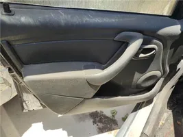Dacia Duster Rivestimento del pannello della portiera anteriore 