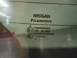Nissan Juke I F15 Parabrezza posteriore/parabrezza 