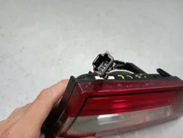 Renault Clio IV Lampy tylnej klapy bagażnika 