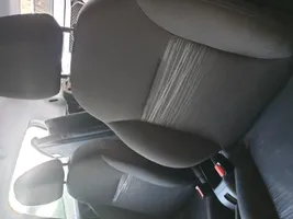 Peugeot 208 Sitze und Türverkleidungen komplett 