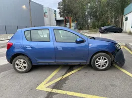 Dacia Sandero Takaikkunan nostomekanismi ilman moottoria 