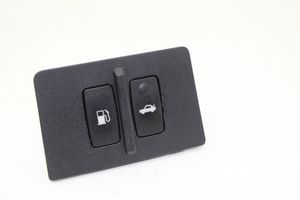 Lexus IS 220D-250-350 Przełącznik / Przycisk otwierania klapy bagażnika 15A990