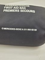 Mercedes-Benz CLS C219 Trousse de premiers secours A2118600250