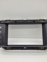 Jaguar XE Radion/GPS-laitteen pääyksikön kehys GX7319F211BB