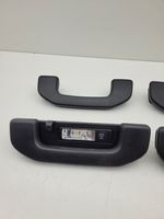 Mercedes-Benz C W205 Un set di maniglie per il soffitto A0009068905