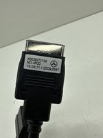 Mercedes-Benz C W204 iPod-pistoke A0028272104