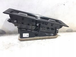 Volkswagen Touareg III Rejilla de ventilación central del panel 761858417