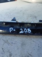 Peugeot 208 Moulure de pare-chocs avant 9824817880