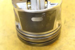 Peugeot 307 Piston avec bielle 