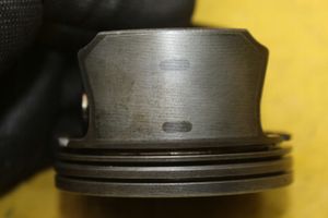 Opel Astra H Piston with connecting rod 