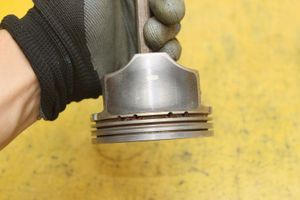 Peugeot 607 Piston avec bielle 