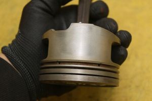 Audi A8 S8 D2 4D Piston avec bielle 