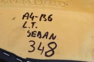 Audi A4 S4 B6 8E 8H Takaistuintilan alempi sivulista 8E5885703