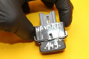 Nissan Navara D40 Istuimen lämmityksen kytkin 