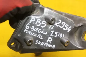 Audi A4 S4 B6 8E 8H Pārnesumkārbas stiprinājuma kronšteins 8D0399114AH