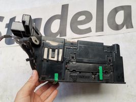 Mercedes-Benz A W169 Module de fusibles A1695451940