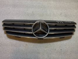 Mercedes-Benz CLK A209 C209 Передняя решётка 