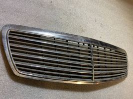 Mercedes-Benz E W211 Maskownica / Grill / Atrapa górna chłodnicy A2118800283