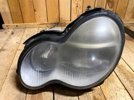 Mercedes-Benz C W203 Lampa przednia A2038201161