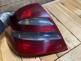 Mercedes-Benz E W211 Luz trasera/de freno A2118200364