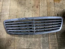 Mercedes-Benz C W203 Grille de calandre avant A2038800183