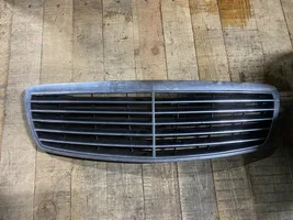 Mercedes-Benz E W211 Atrapa chłodnicy / Grill A2118800583