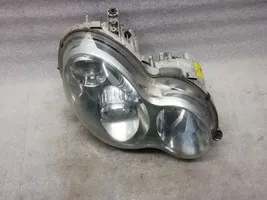 Mercedes-Benz C W203 Lampa przednia A2038203861