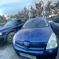 Toyota Corolla Verso AR10 Zderzak przedni 