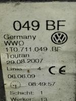 Volkswagen Touran I Vaihteenvalitsimen verhoilu 1T0711049BF