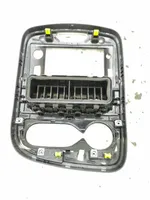 Renault Clio IV Radion/GPS-laitteen pääyksikön kehys 682609599R