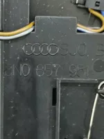 Audi TT Mk1 Tuhkakuppi (edessä) 8N0857951