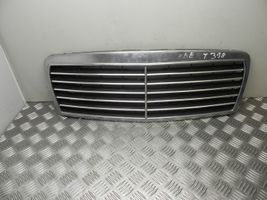 Mercedes-Benz E W210 Atrapa chłodnicy / Grill A2108880123