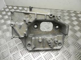 Mercedes-Benz A W176 EGR-venttiilin/lauhduttimen kiinnike 038122