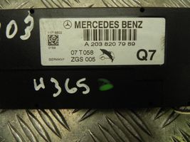 Mercedes-Benz C AMG W203 Antenas pastiprinātājs A2038207989